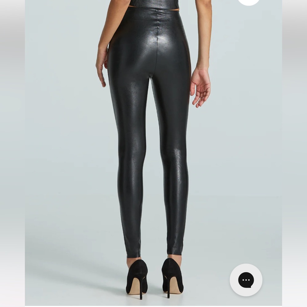 L/XL Commando Faux Leather Leggings